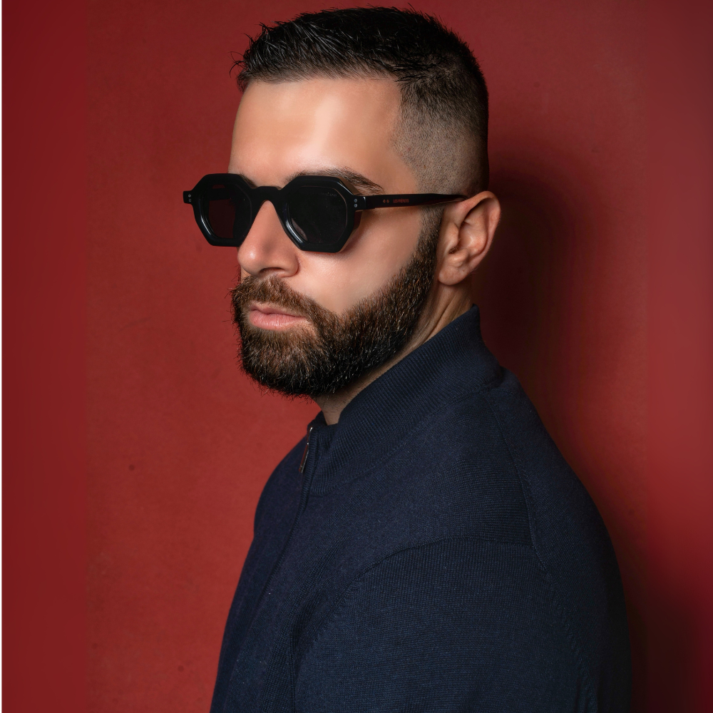 Black sunglasses, Notre Dame