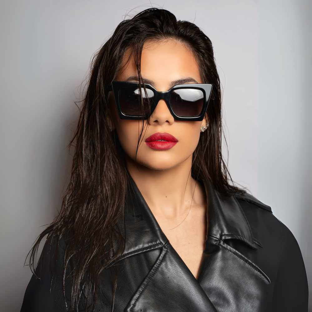 Black cat eye sunglasses, La Parisienne