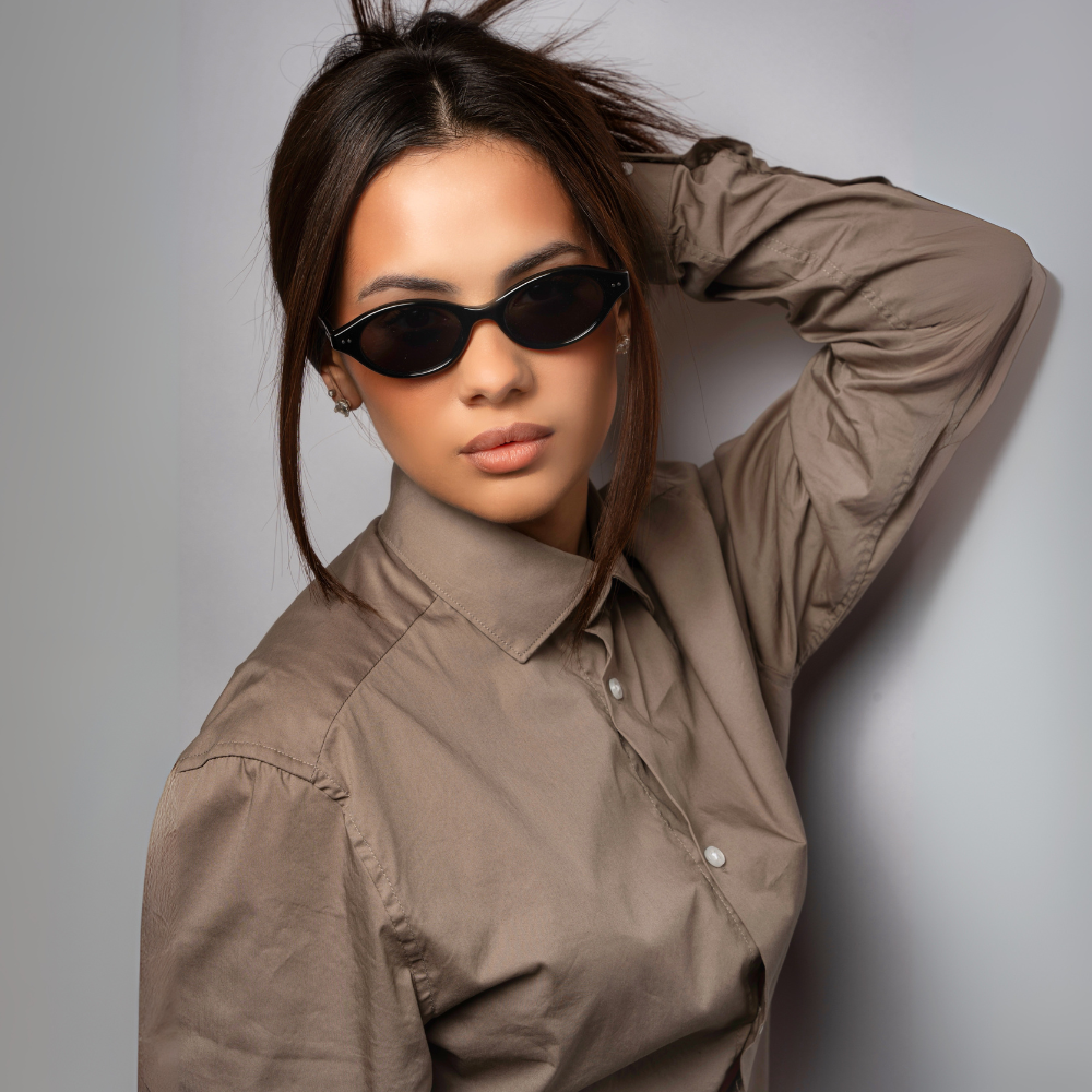 Black sunglasses, Madame de Mode