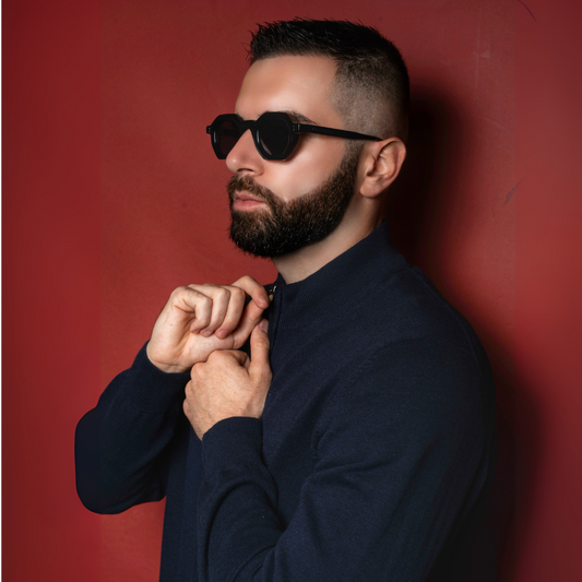 Black sunglasses, Notre Dame