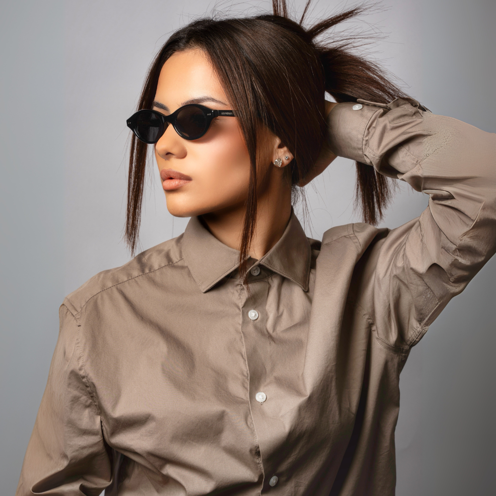 Black sunglasses, Madame de Mode