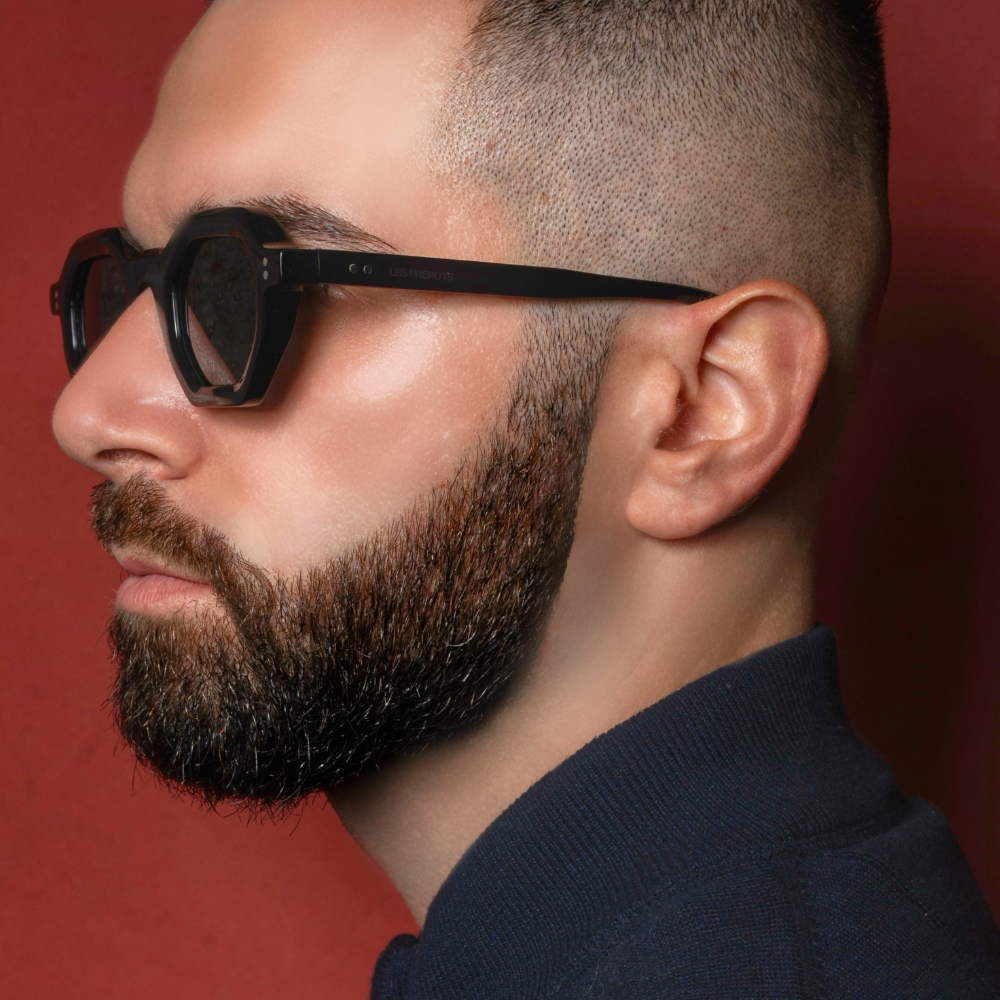 Black sunglasses, Notre Dame