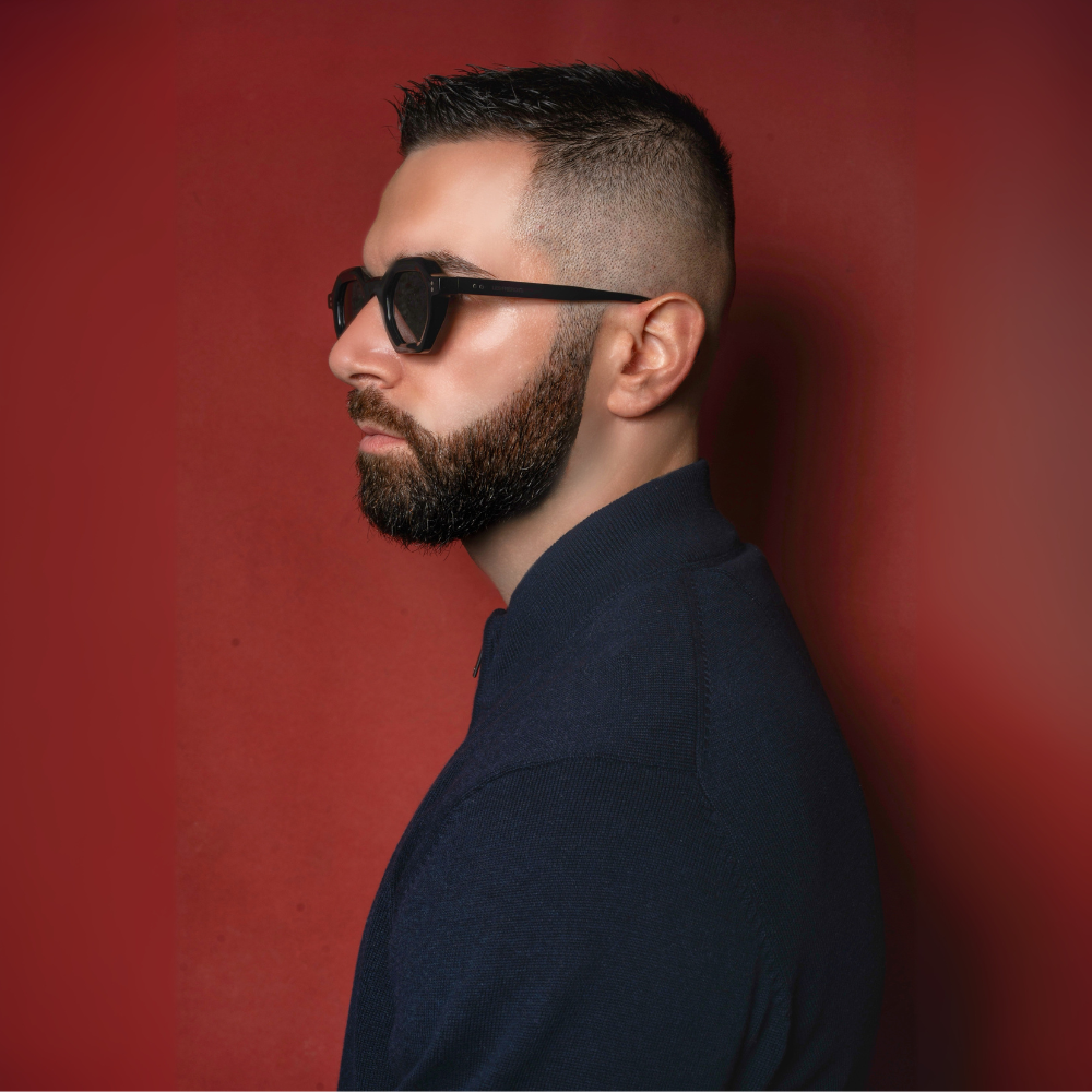 Black sunglasses, Notre Dame