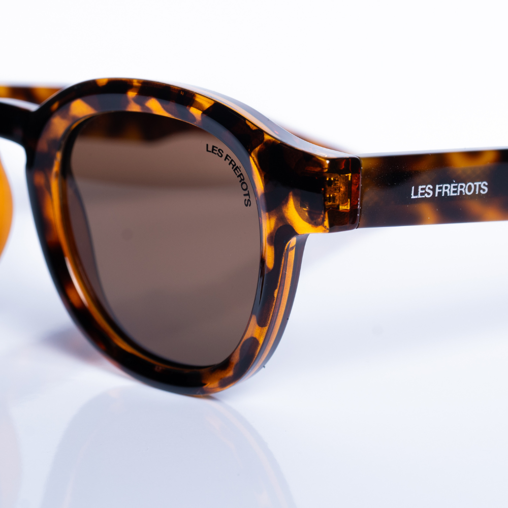 Oval sunglasses, Panthéon