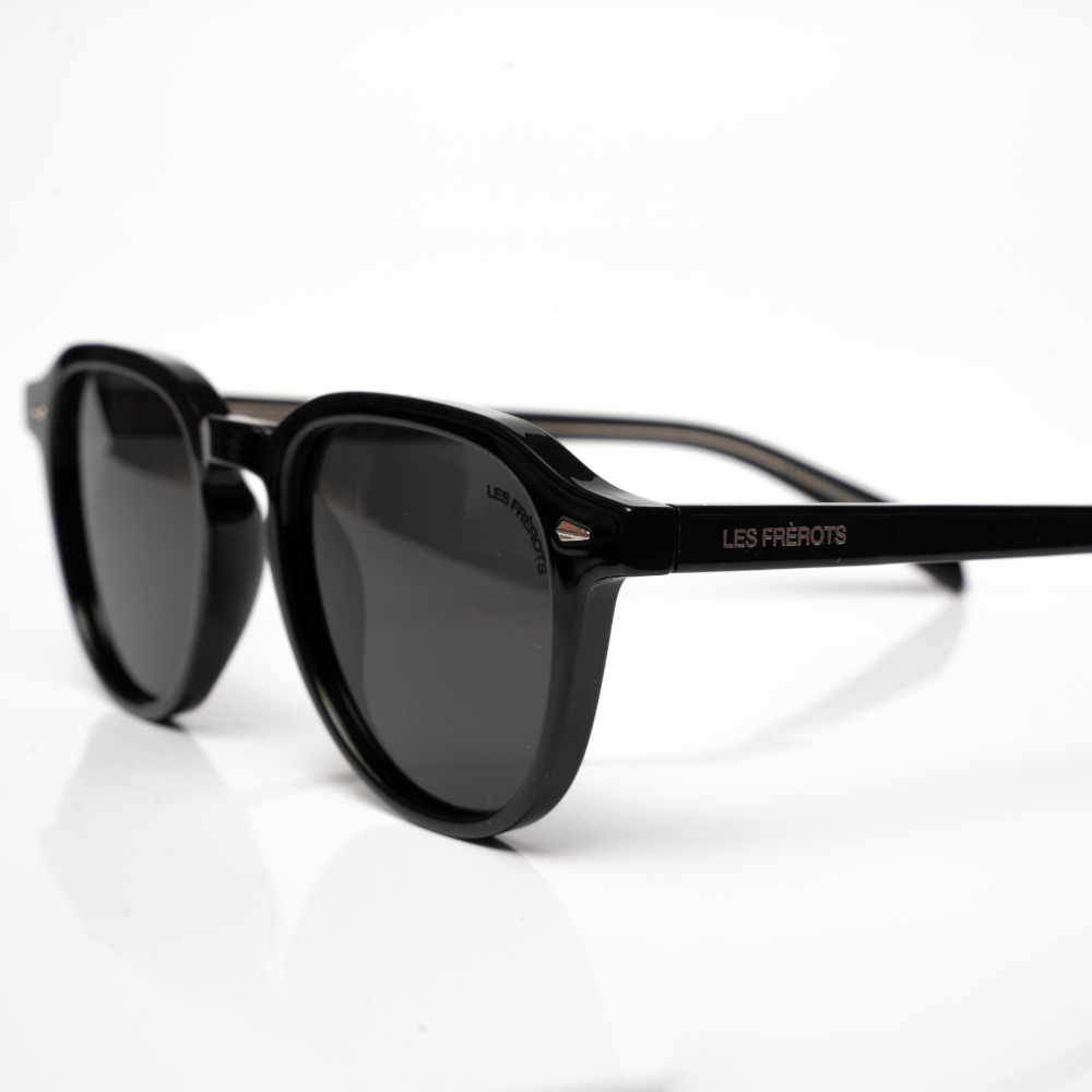 Black sunglasses, Nocturne