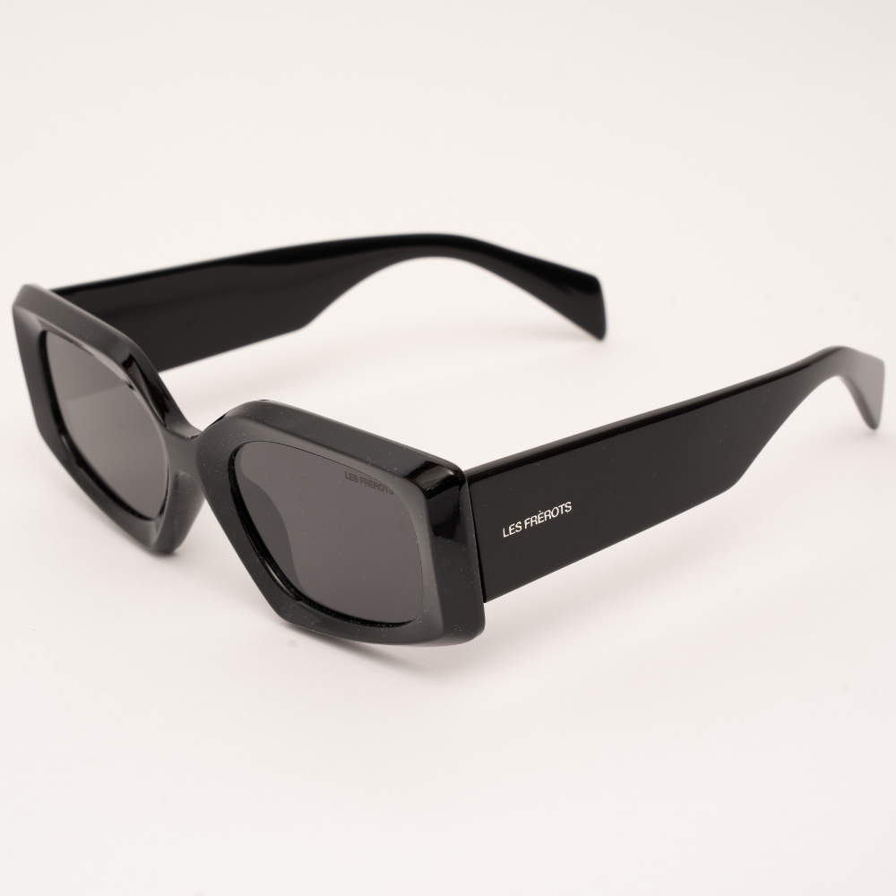 Black sunglasses, L'Anarchie