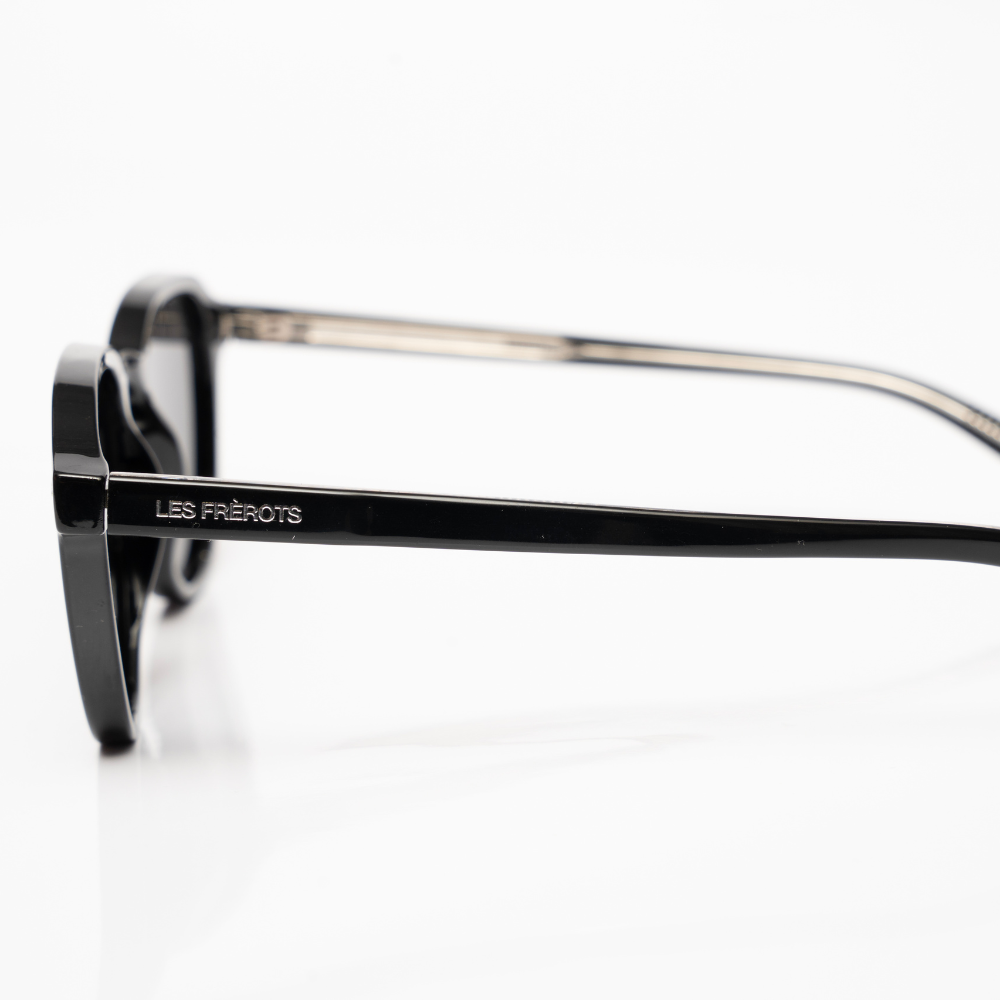 Black sunglasses, Nocturne