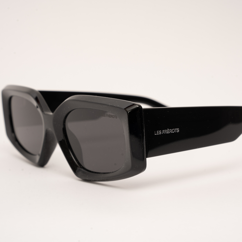 Black sunglasses, L'Anarchie