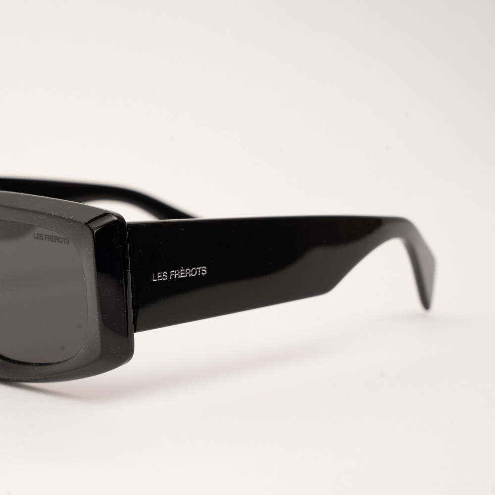 Black sunglasses, L'Anarchie