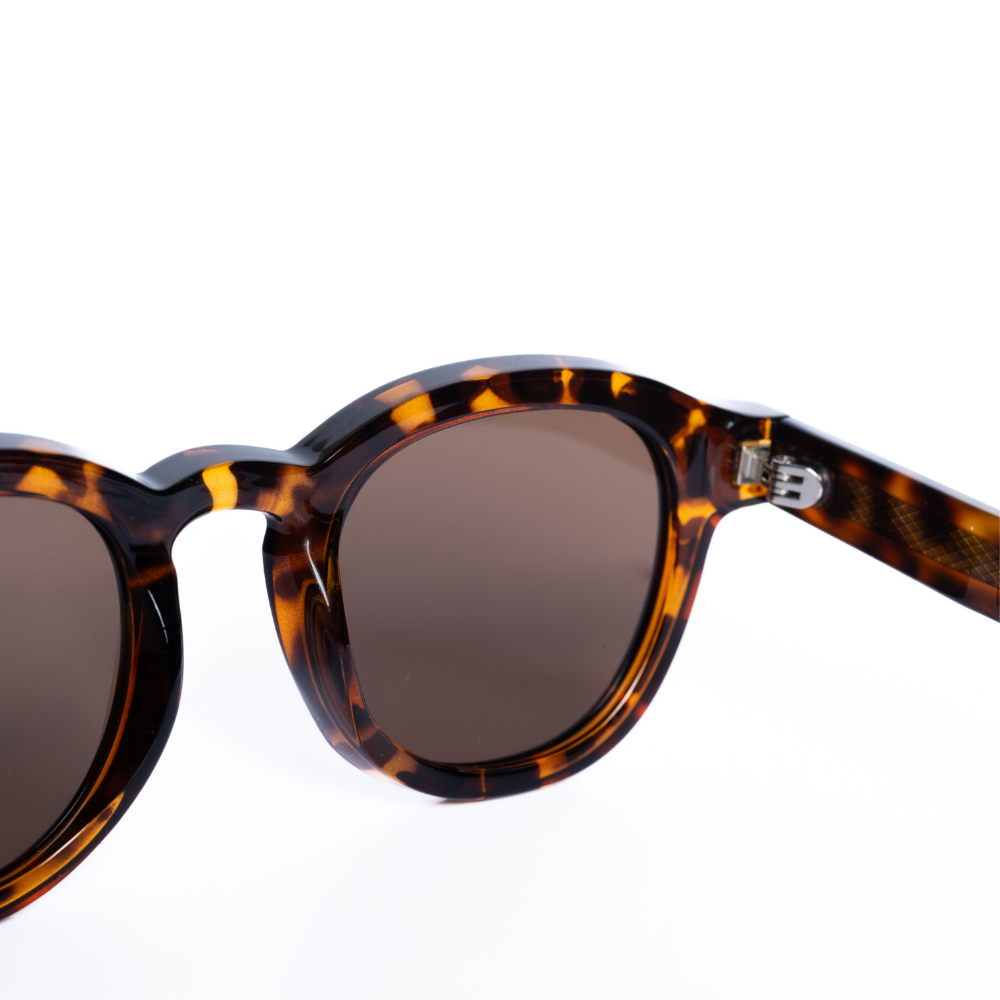 Oval sunglasses, Panthéon