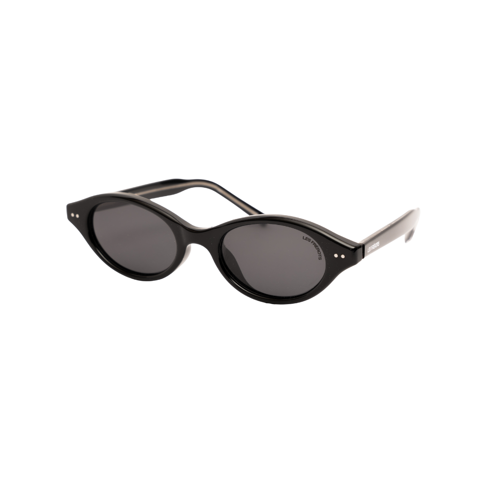 Black sunglasses, Madame de Mode
