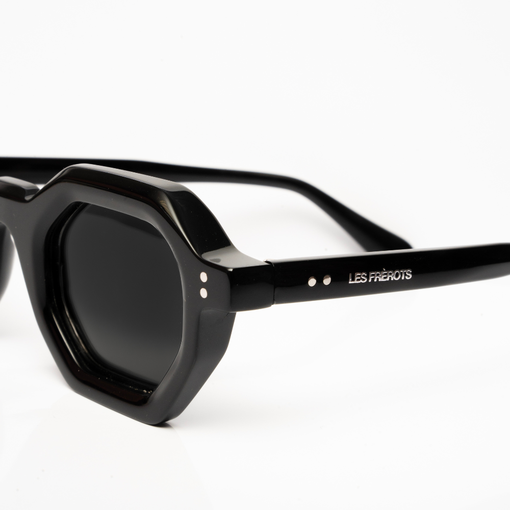 Black sunglasses, Notre Dame