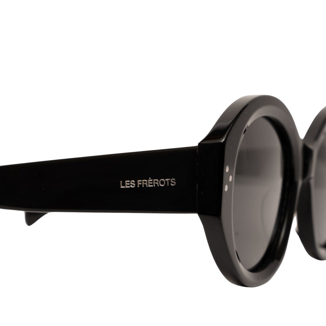 Black oversize oval sunglasses for woman, closer right angle