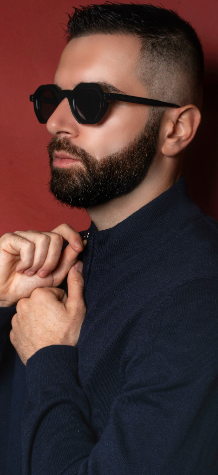 Black sunglasses, Notre Dame