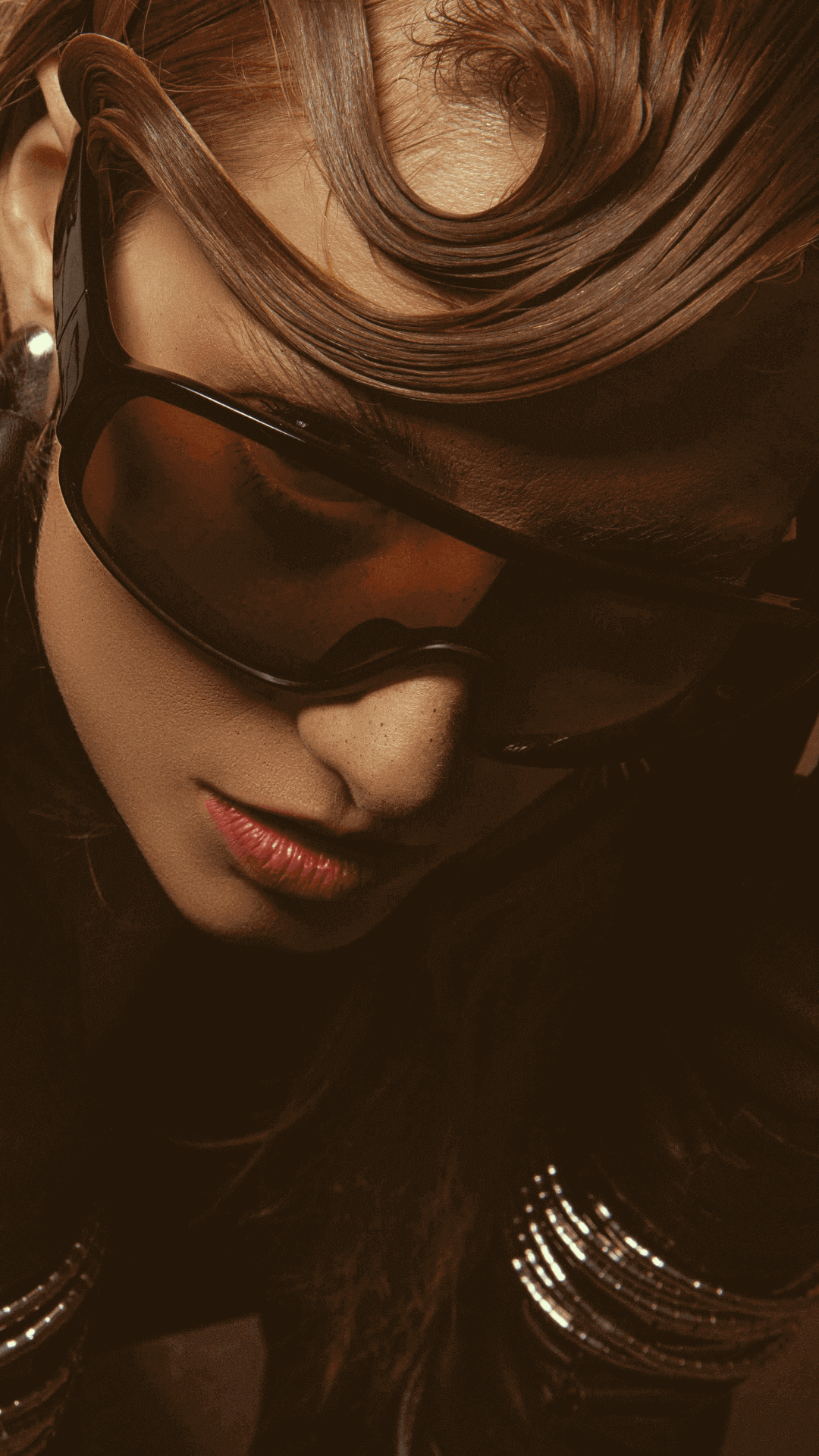 female model wearing brown oversize sunglasses vintage style design, close front angle 